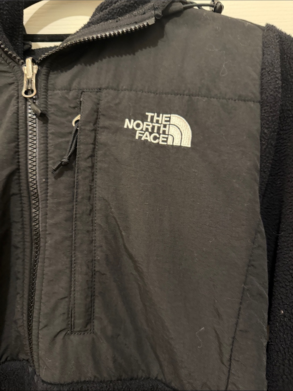 The North Face Black womens Fleece Hoodie Jacket with Zippered Pockets - Picture 2 of 3